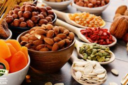 How many nuts should we eat a day?