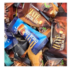 خرمای شکلاتی با مغز بادام